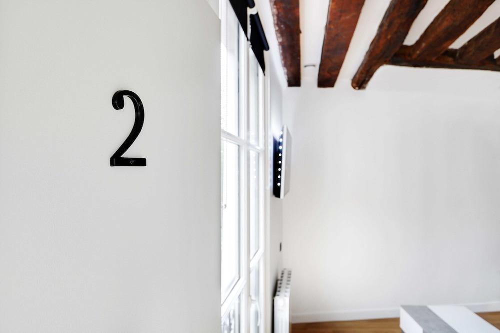 Chic Studio A/C - 2P - Le Marais - Tap to explore photos