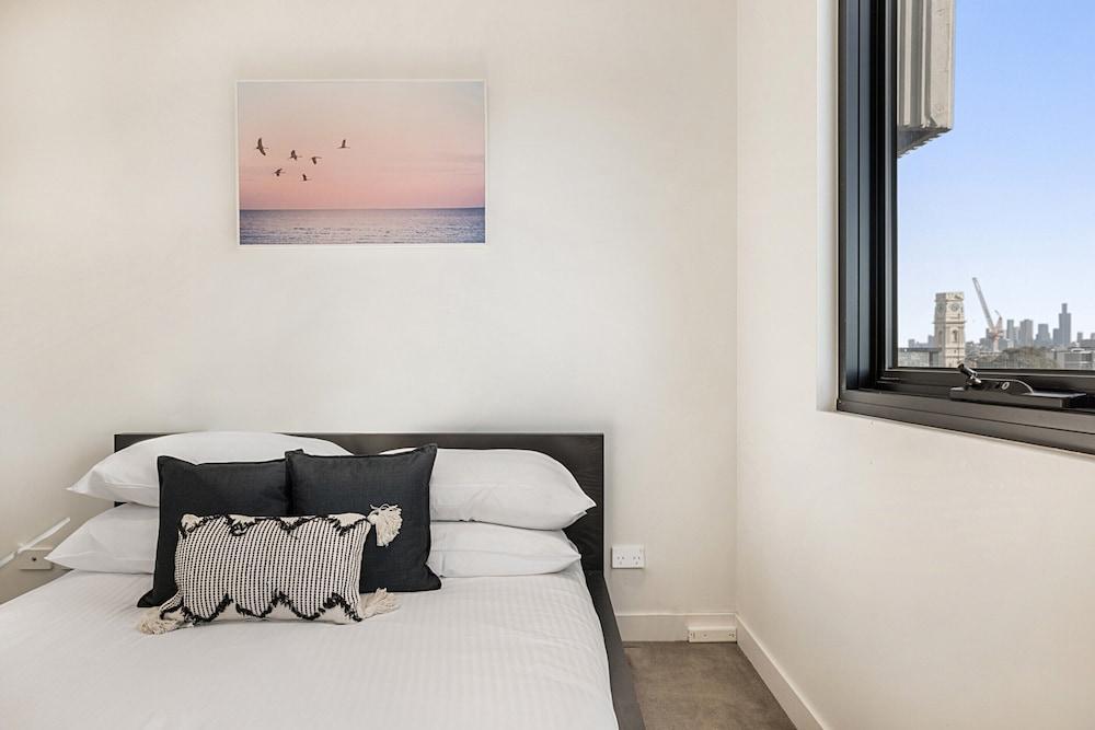 Comfy 2-bed Balcony Unit Near Chapel St - Tap to explore photos