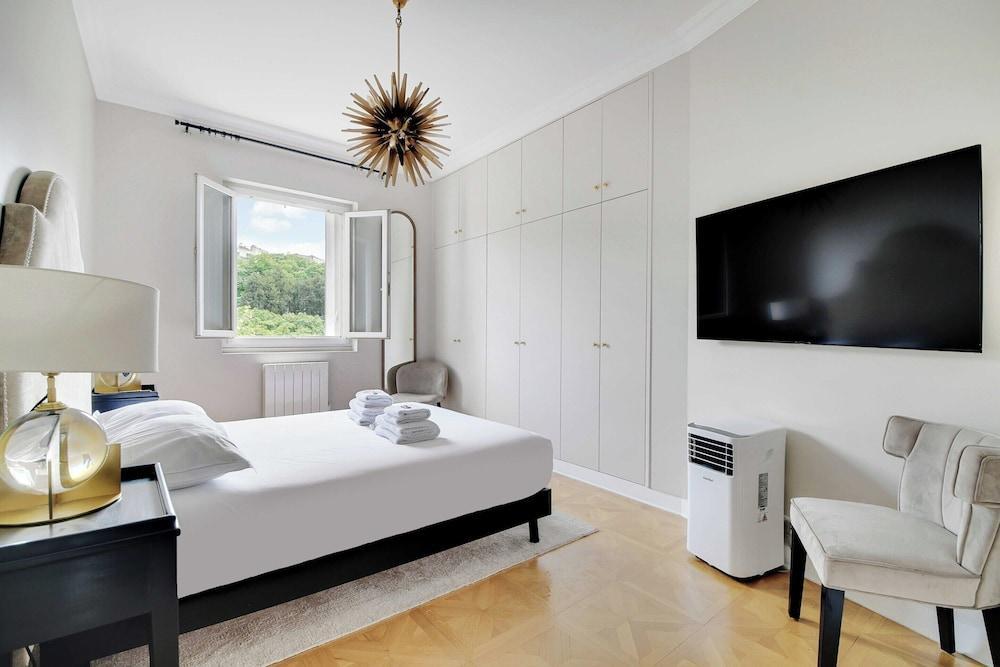 Chic Apartment - 2br/6p - Trocadero/tour Eiffel - Tap to explore photos