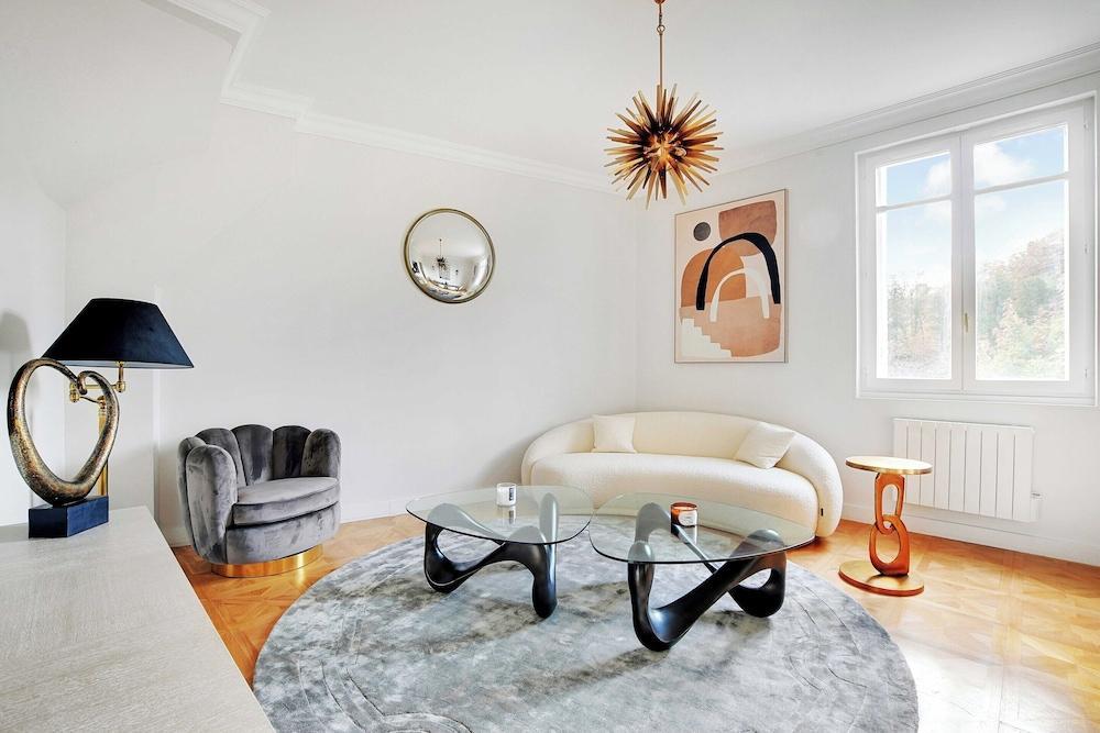 Chic Apartment - 2br/6p - Trocadero/tour Eiffel - Tap to explore photos