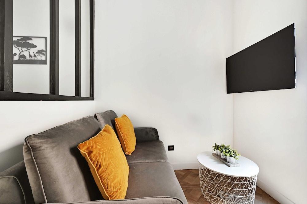 Cosy Apartment - Tour Eiffel / Champs de Mars 19B - Tap to explore photos