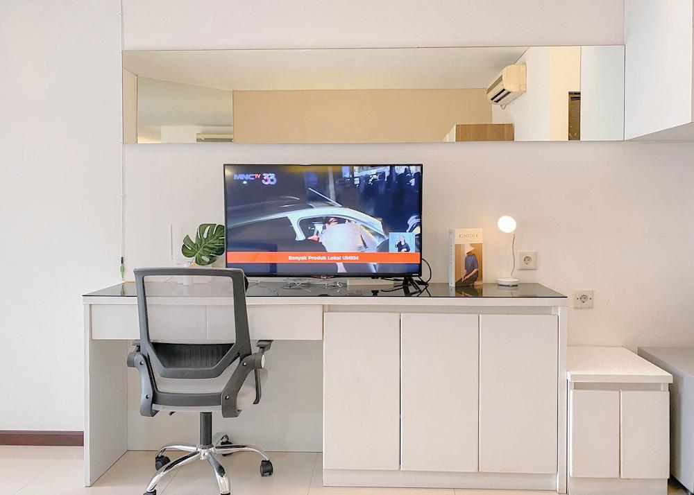 Restful And Cozy Studio Tamansari Semanggi Apartment - Tap to explore photos