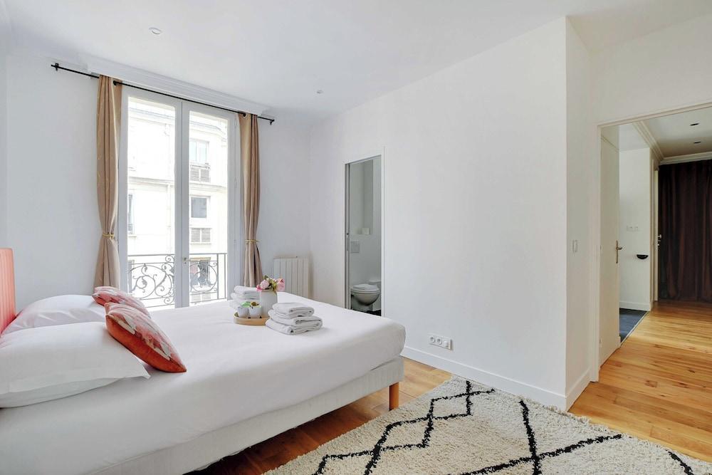 Eclectic Apartment - 1br/4p - Arc de Triomphe - Tap to explore photos