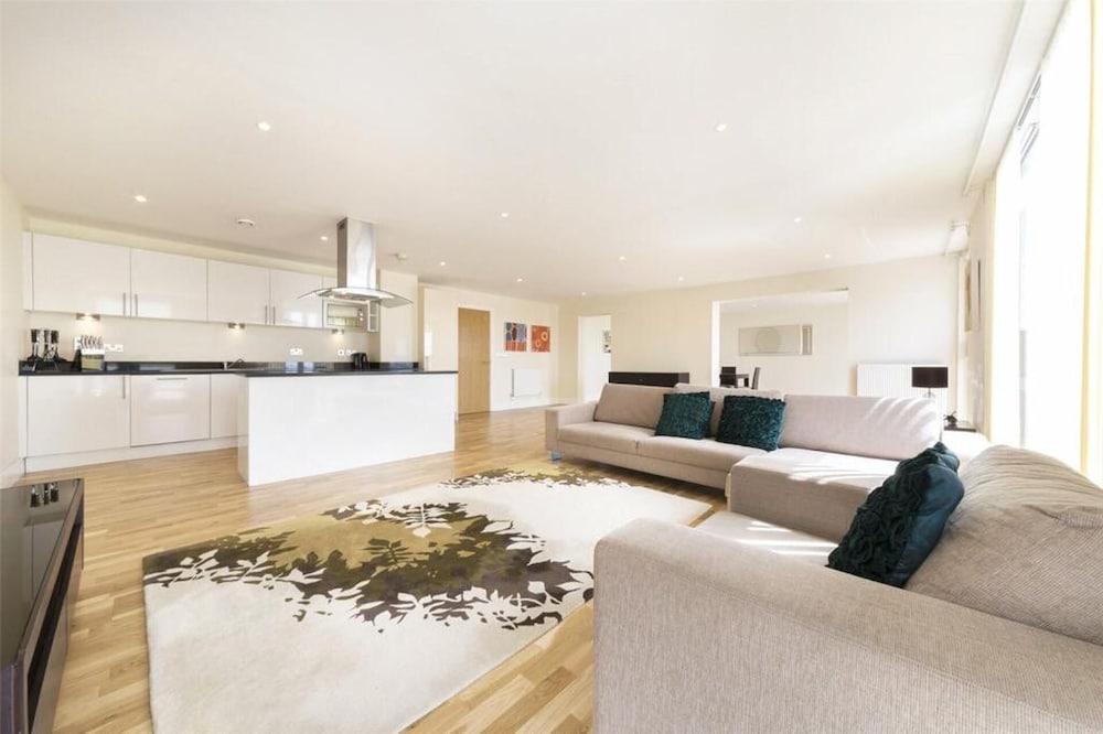 Mdx Apartments - Canary Wharf - Tap to explore photos