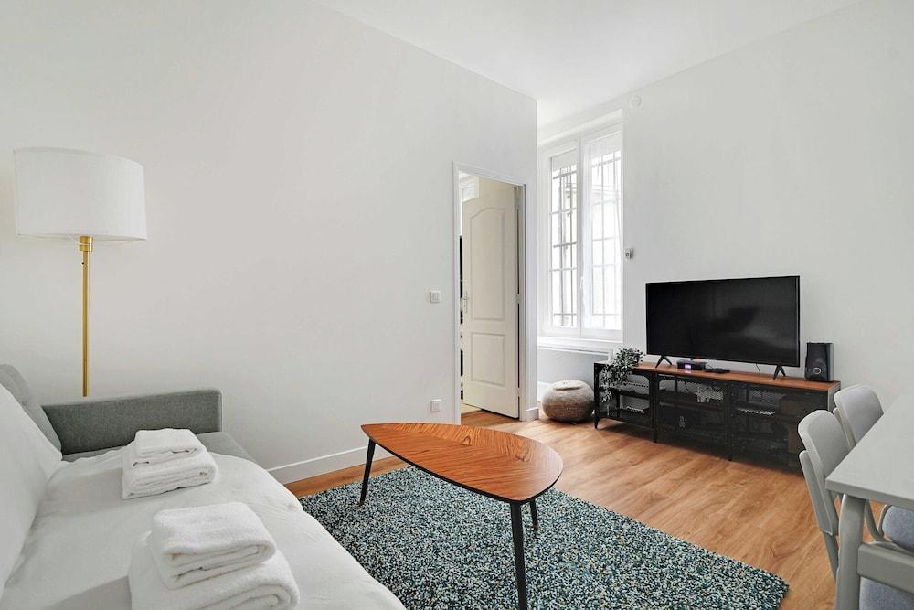 Comfortable Apartment- 1BD / 4P - Montmartre - Tap to explore photos