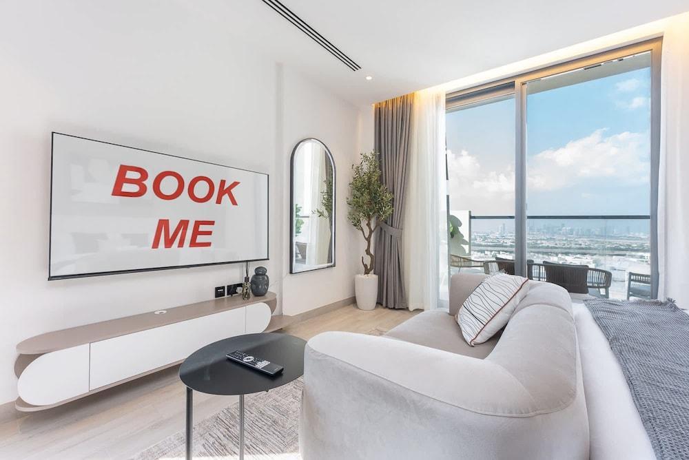 Sleek Studio in Jumeirah Village Triangle