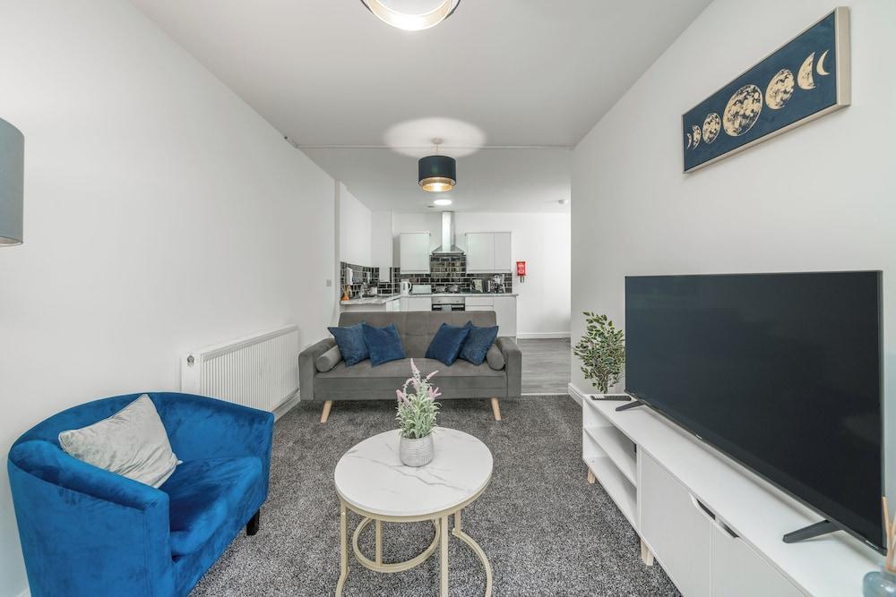 3 Bed- Full Balcony - Closetoo2 & Excel Room Type - Apartment