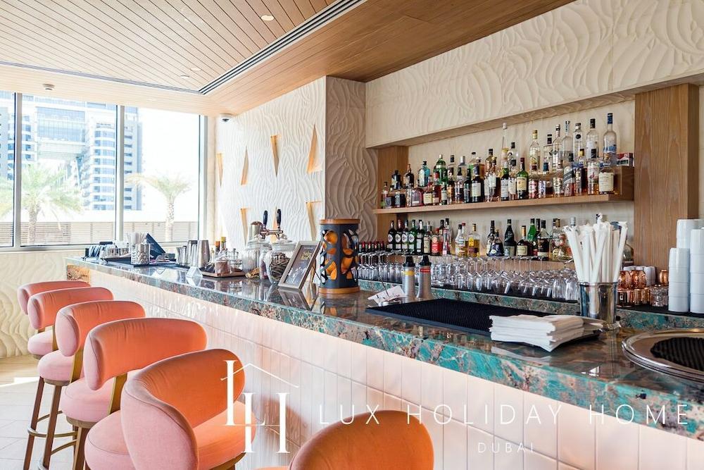 LUX Iconic Views at Palm Tower Studio 4 - Tap to explore photos