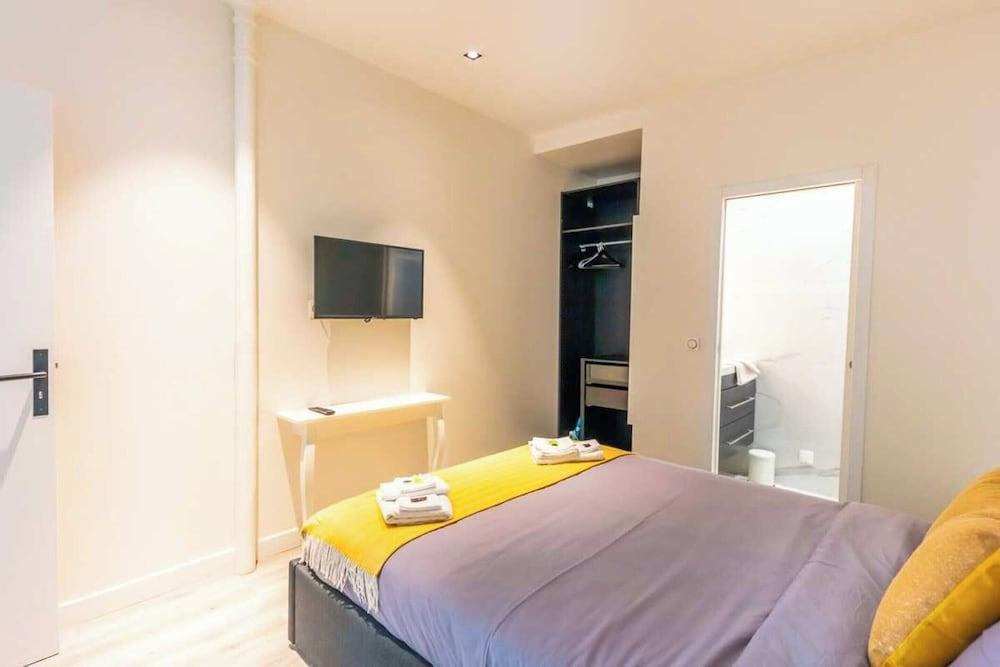 Spacious Apartment - 3br/8p - Place de la Bastille - Tap to explore photos