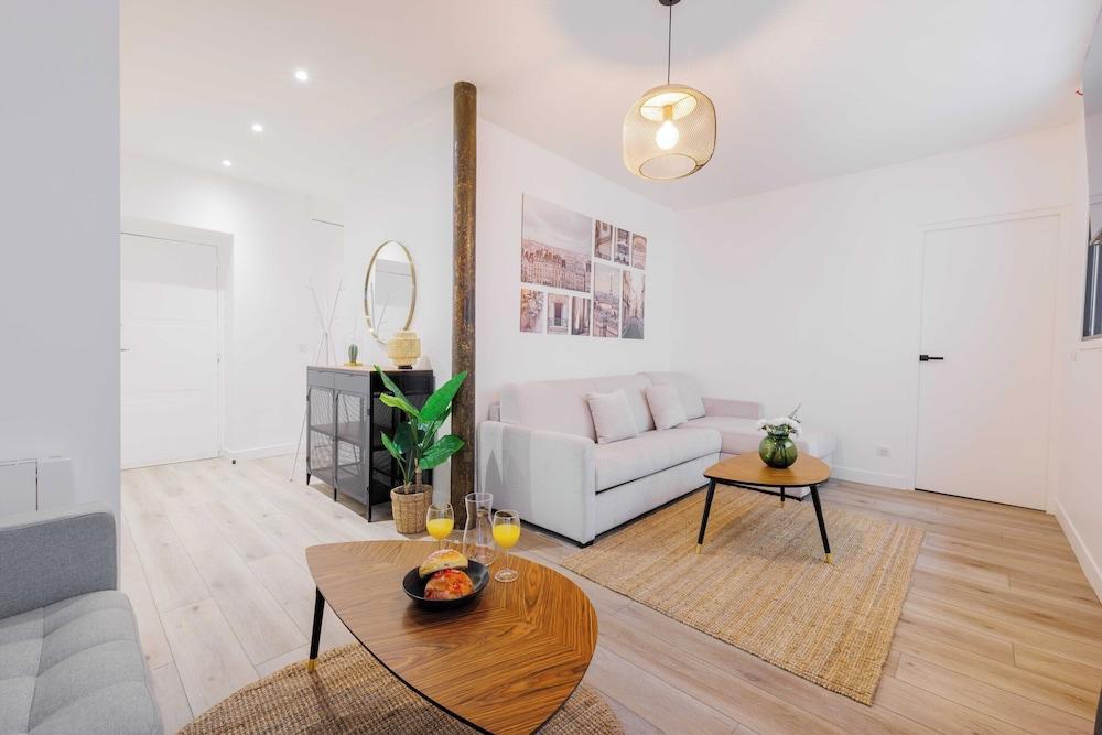Spacious Apartment - 2br/6p - Pigalle - Sopi - Tap to explore photos