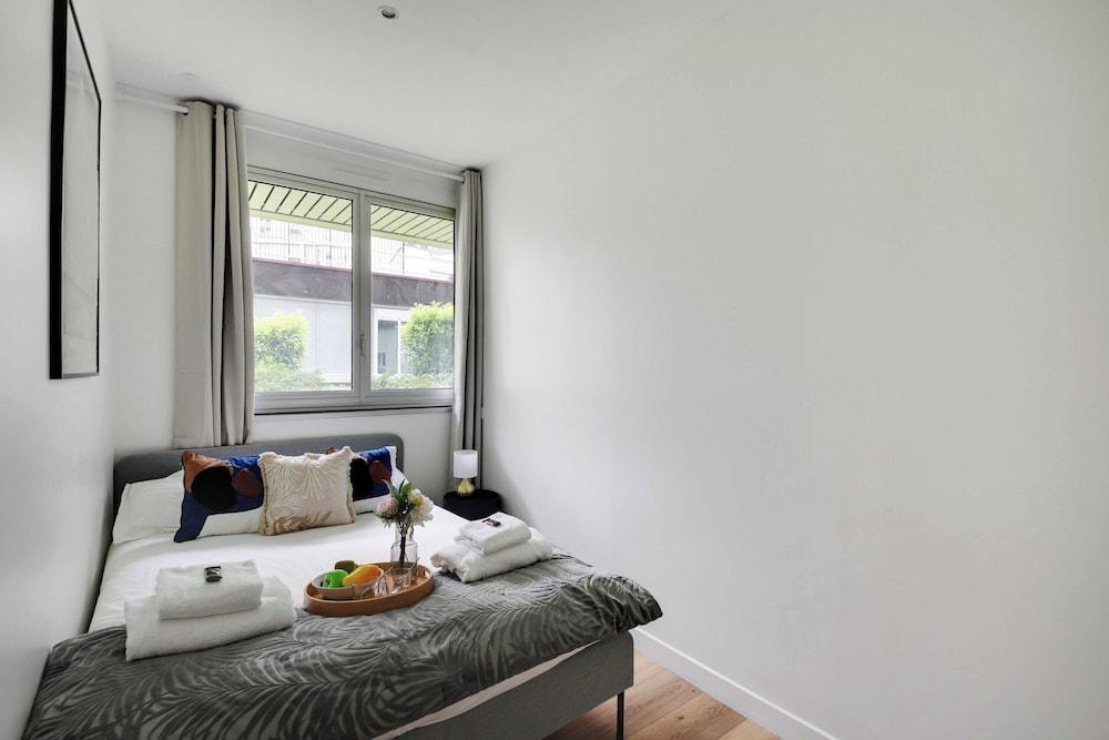 Spacious Apartment - 3br/8p - Place de la Nation - Tap to explore photos