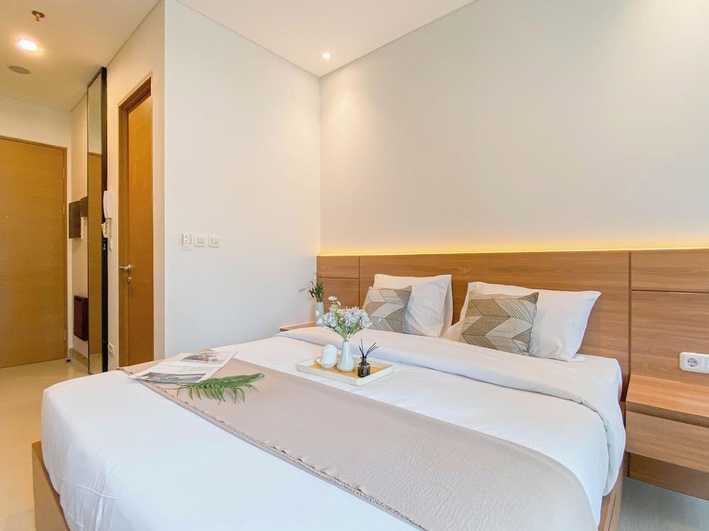 Comfy Studio at Ciputra World 2 Apartment - Tap to explore photos