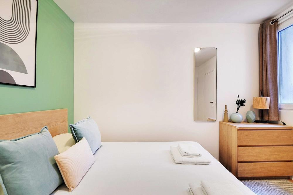Charming Apartment - 2br/6p - Menilmontant - Tap to explore photos