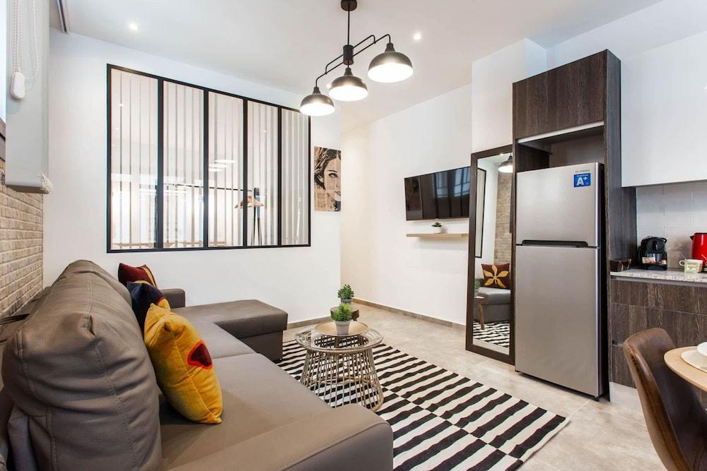 Amazing Apartment - 2BR 6P - Aligre - Tap to explore photos