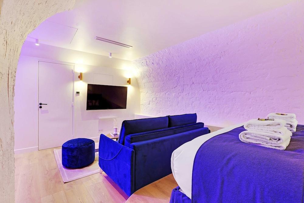 Charming Apartment - 2br/8p - Palais-royal - Tap to explore photos
