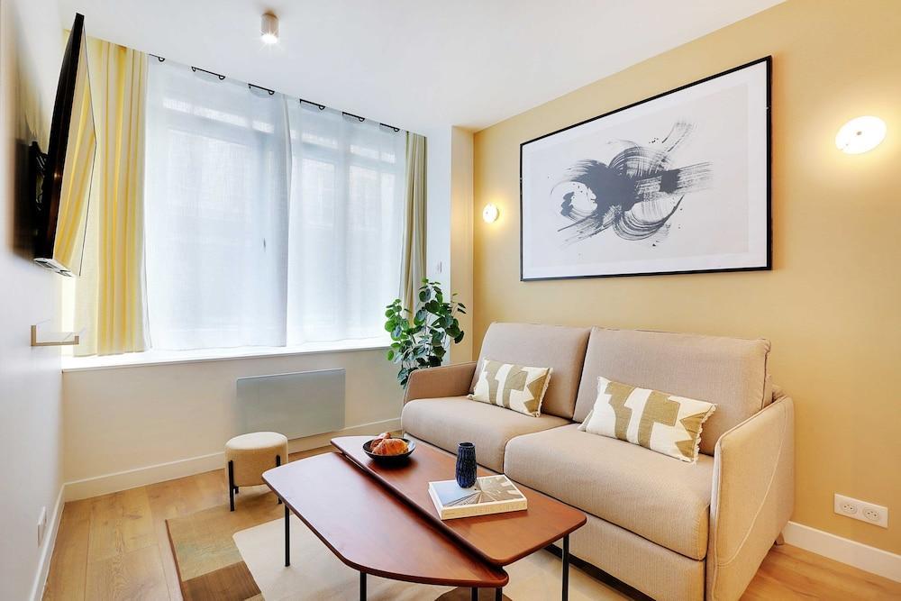 Charming Apartment - 2br/8p - Palais-royal - Tap to explore photos