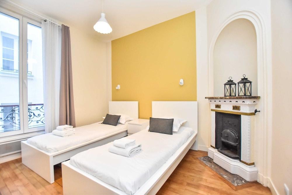 Charming Apartment - 2br/6p - Arts et Metiers - Tap to explore photos
