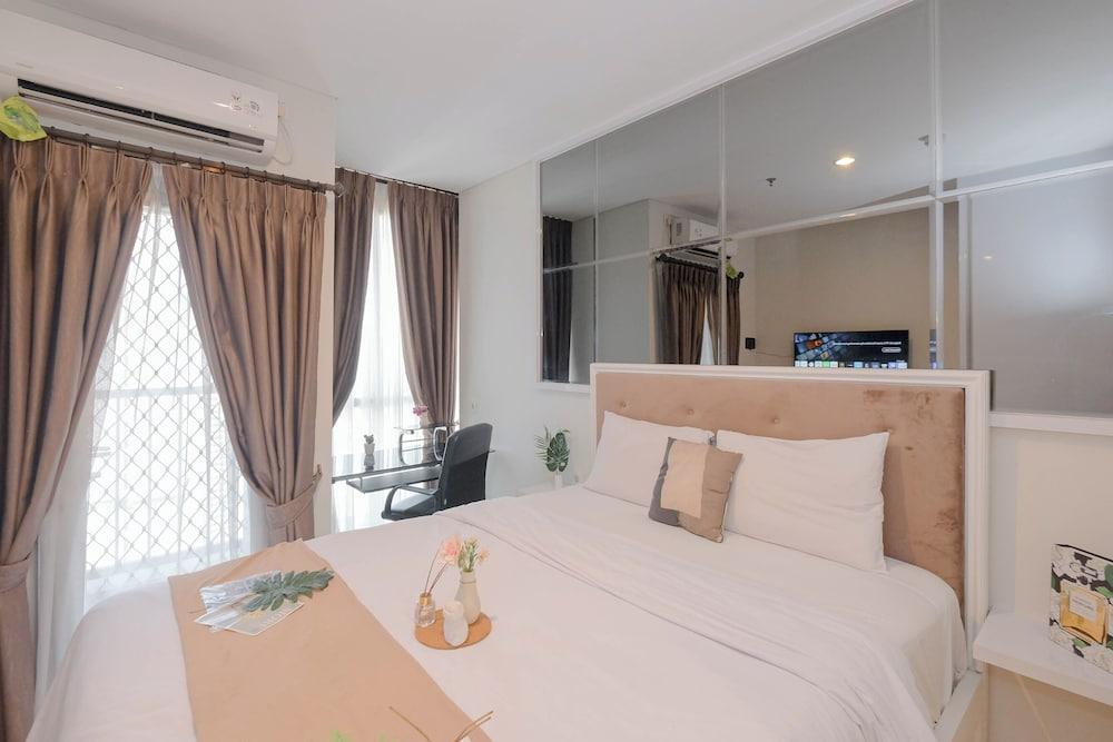 Modern Studio At Ciputra World 2 Apartment - Tap to explore photos