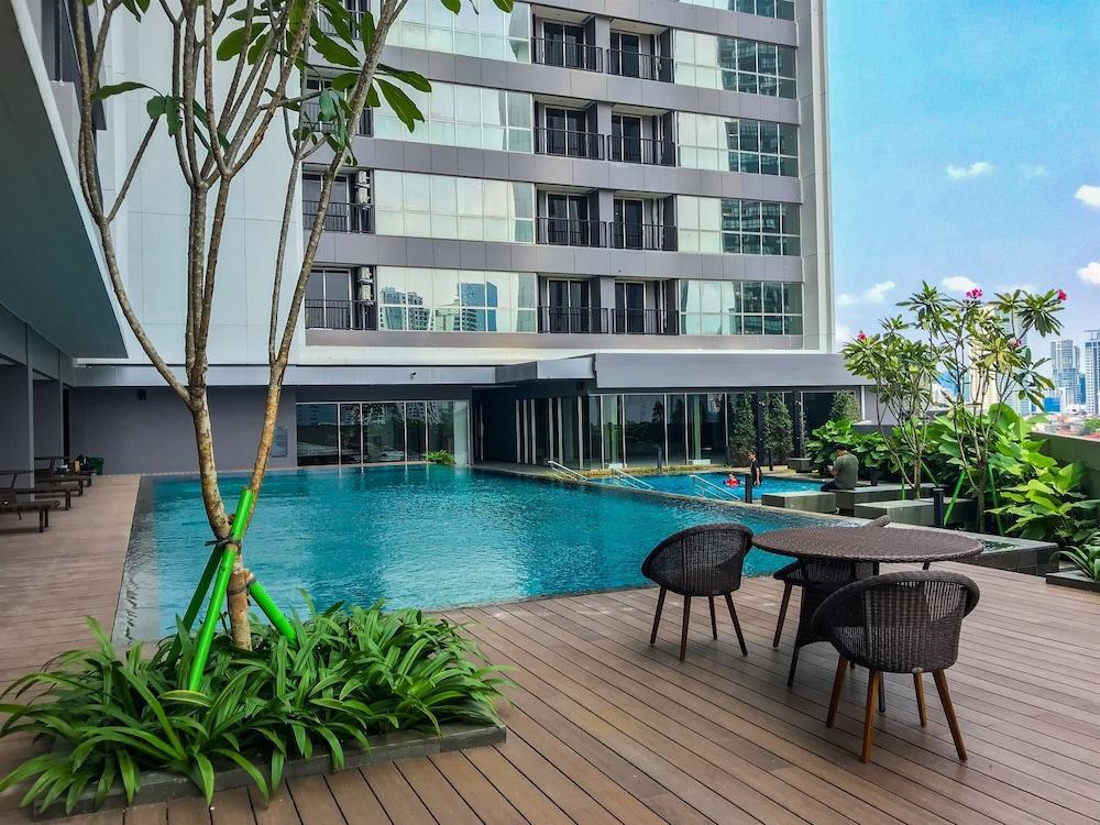 Modern Studio At Ciputra World 2 Apartment - Tap to explore photos