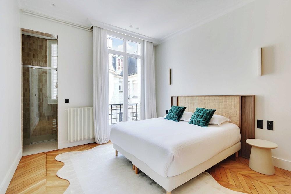 Luxury Apt With AC - 4bd/8p - Etoile/victor Hugo - Tap to explore photos