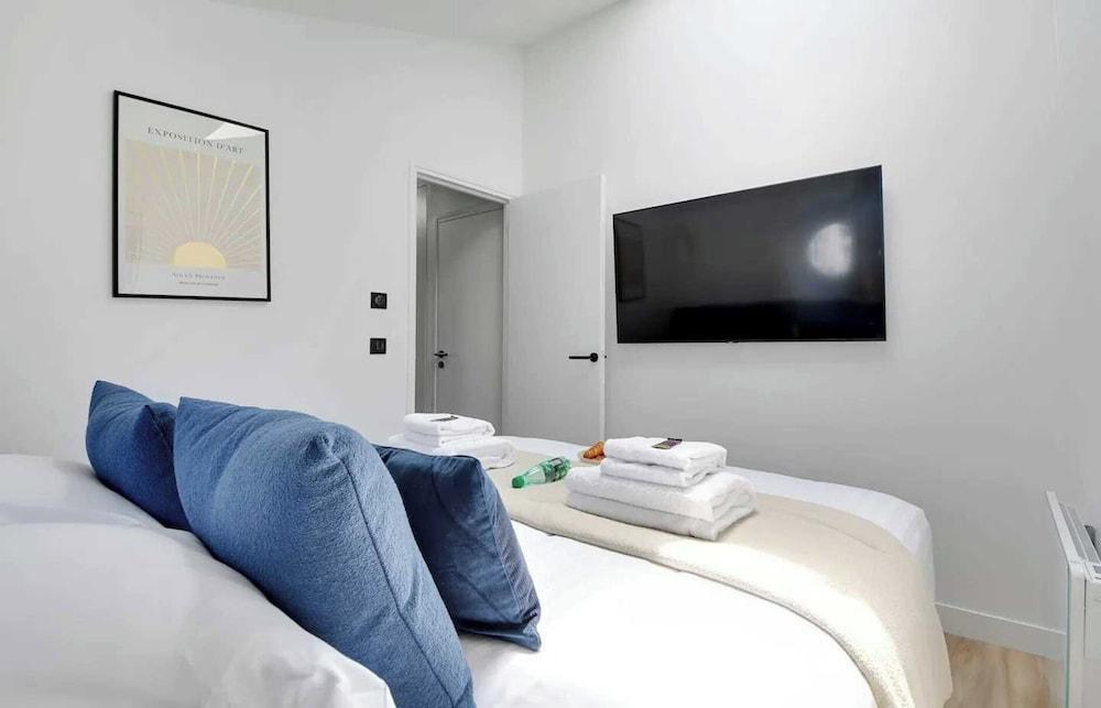 Amazing Apart 1br/4p - Voltaire / Nation - 1 - Tap to explore photos