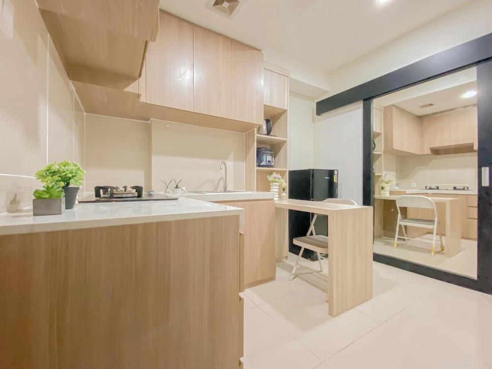 Basic Studio At Daan Mogot City Apartment - Tap to explore photos