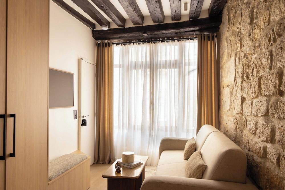 Modern Apartment -ac-1br-4p-pantheon - Tap to explore photos