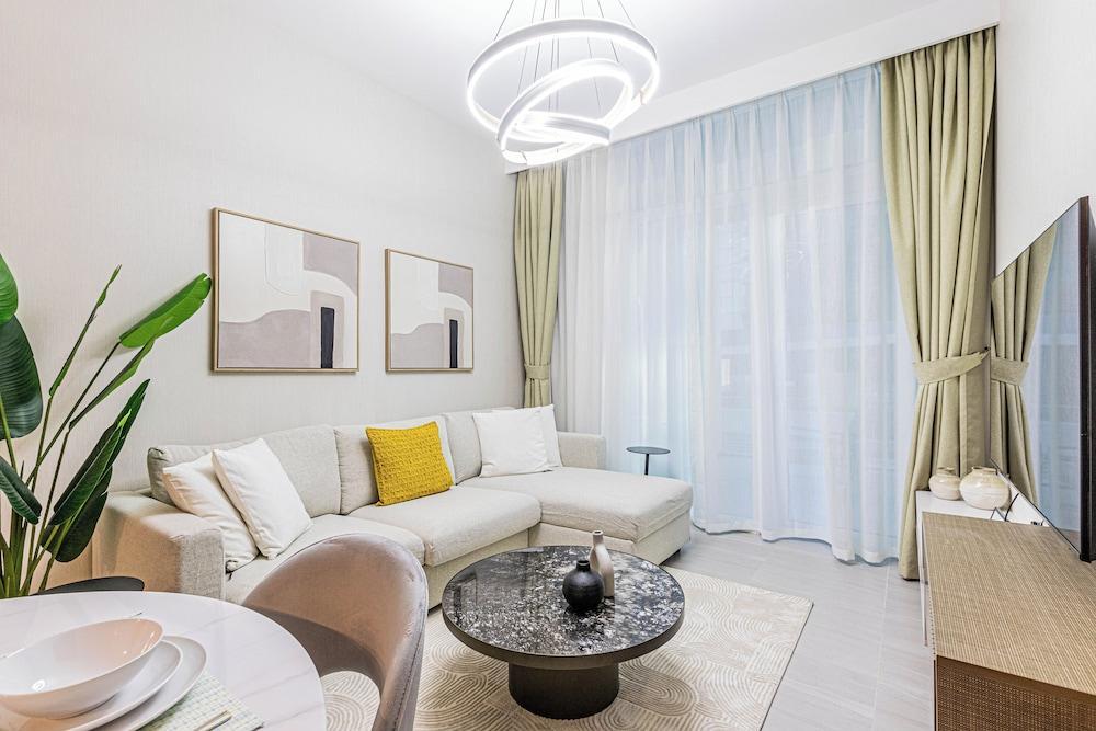 Modern Luxury 1BR Apt with Canal Panorama - Tap to explore photos