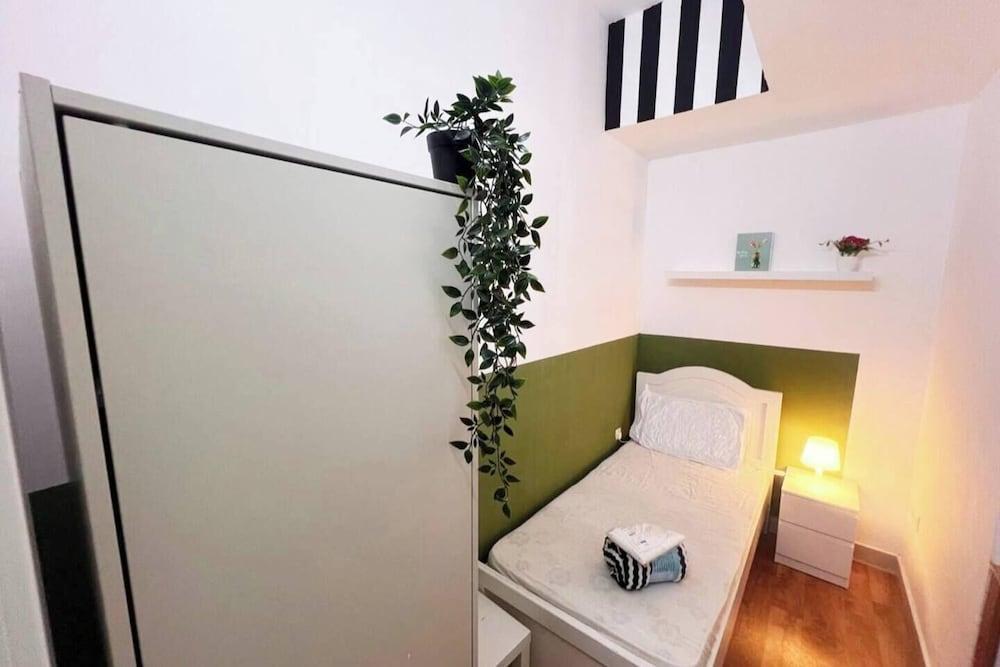 Bachelor Partition Room in Barsha Height - Tap to explore photos