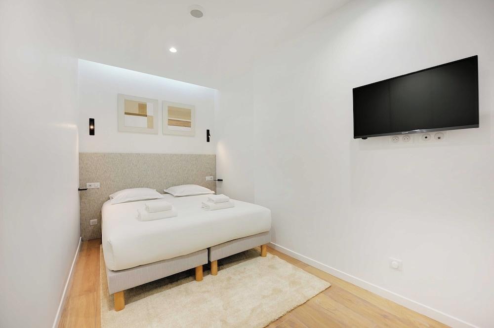 Charming Apartment - 3br/8p - Sentier - Tap to explore photos