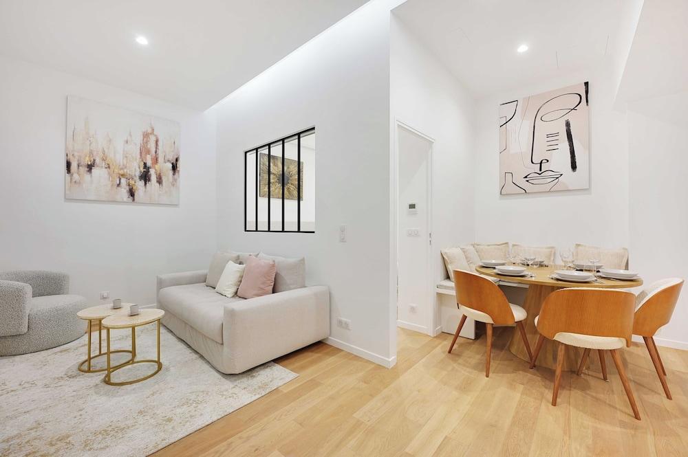 Charming Apartment - 3br/8p - Sentier - Tap to explore photos