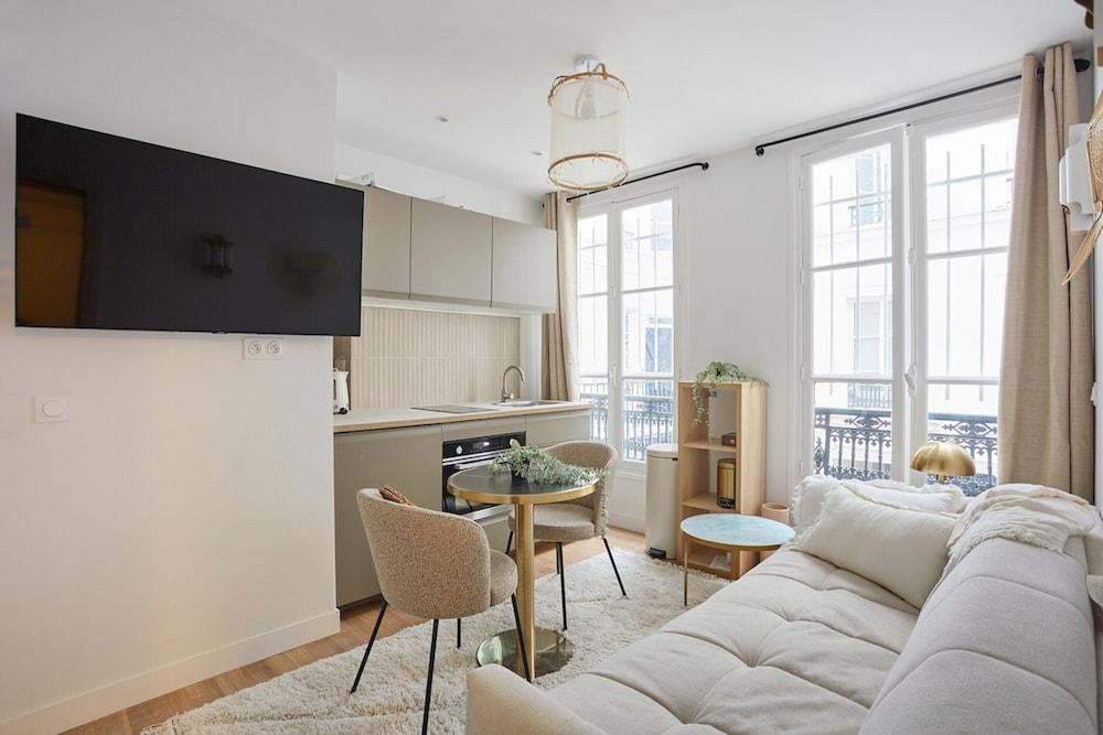Charming Studio - Le Marais - Bastille - Tap to explore photos
