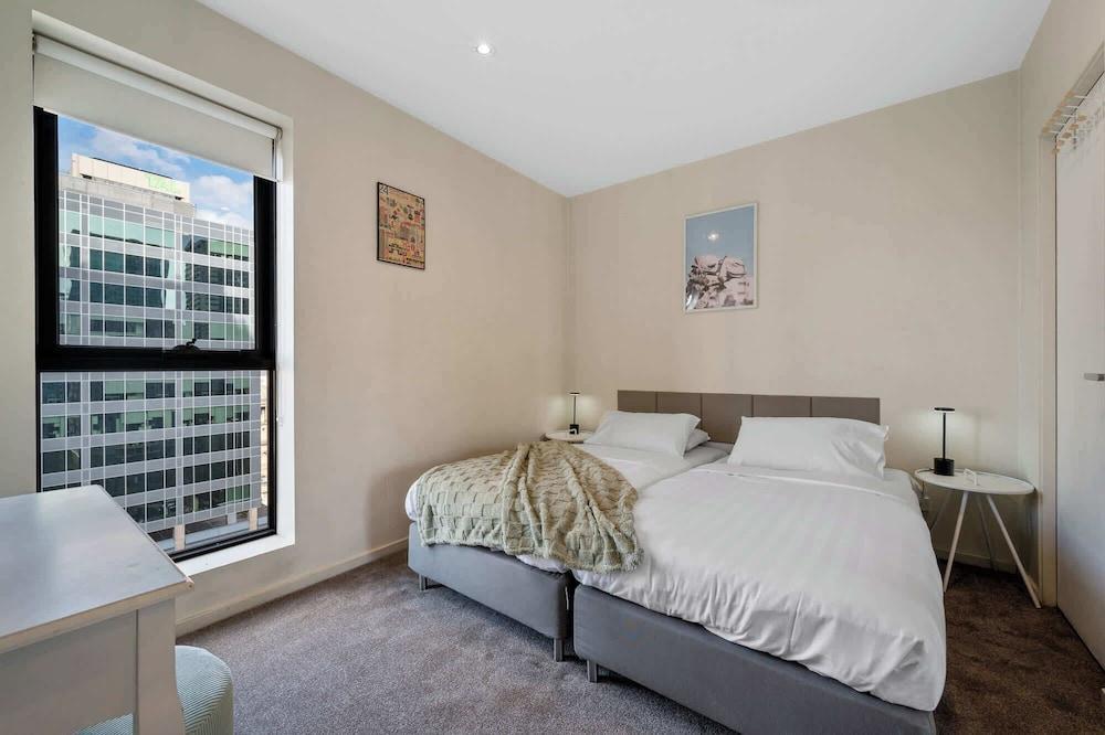A Spacious 2BR Apt Near Melbourne Central - Tap to explore photos