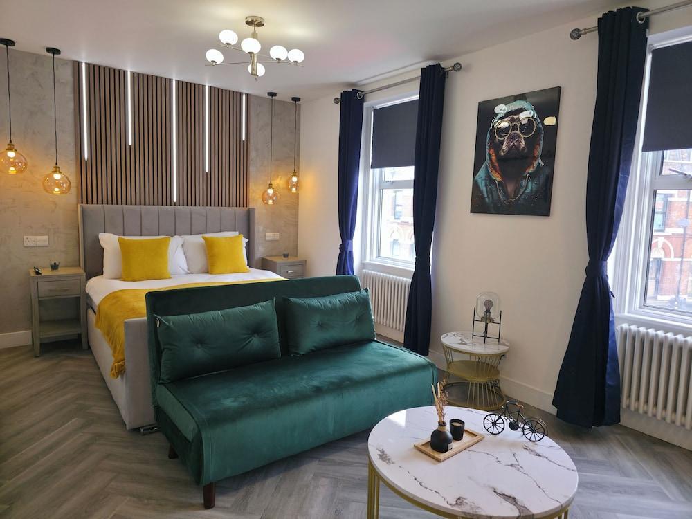 Shoreditch Luxe - Tap to explore photos