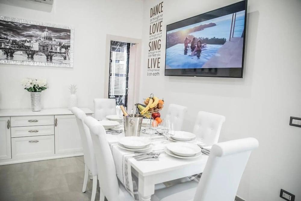 Central Luxury Apartment Room Type - Apartment, 2 Bedrooms, City View