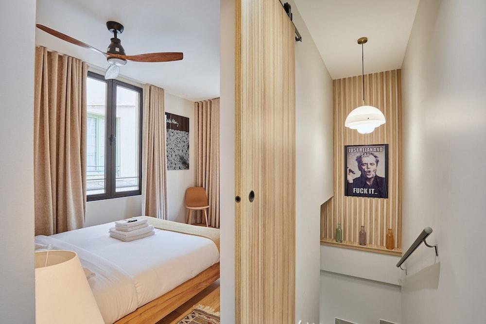 Apartment Center of Paris - Tap to explore photos