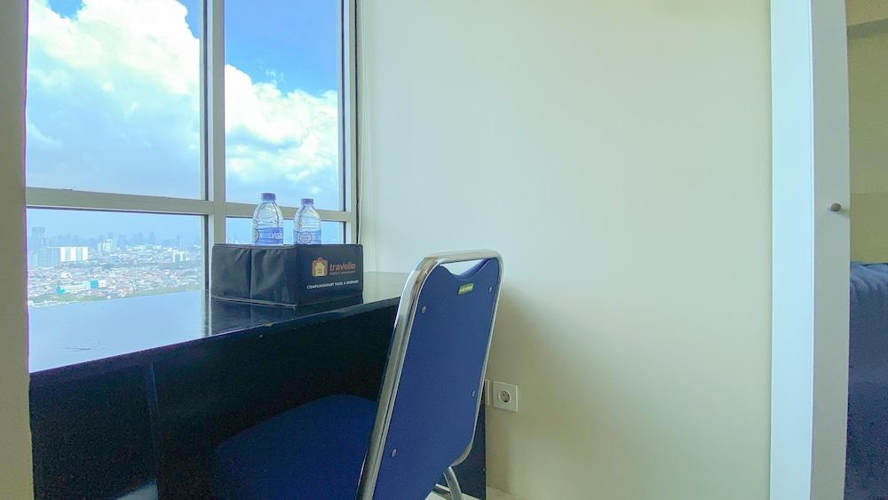Good Place And Tidy Studio Tifolia Apartment - Tap to explore photos