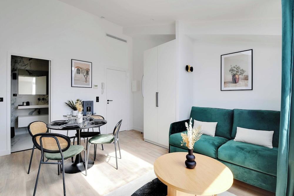 Intimate Apartment - 1br/4p - Place de la Nation - Tap to explore photos