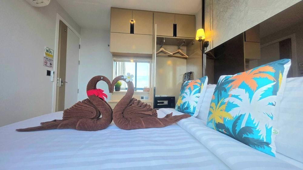 A303 - 1 Bdr Condo Partial Sea View, Ao Nang Beach - Tap to explore photos