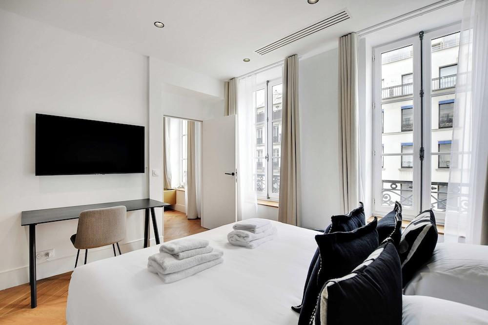 Stunning Apartment - 2br/6p - Madeleine - Tap to explore photos