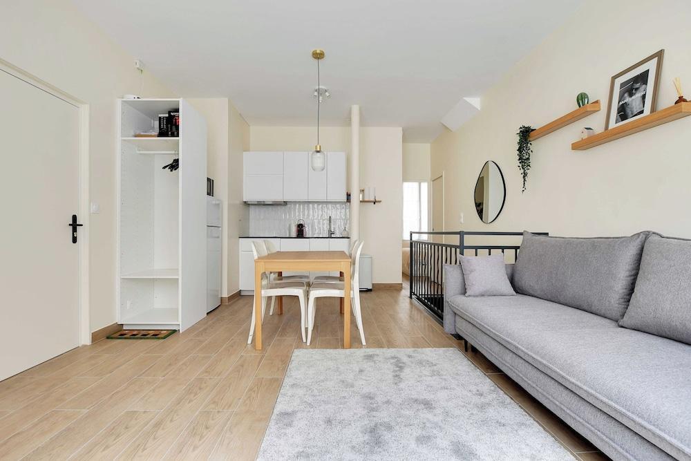 Charming Apartment - 2br/6p - Paris Center - Tap to explore photos