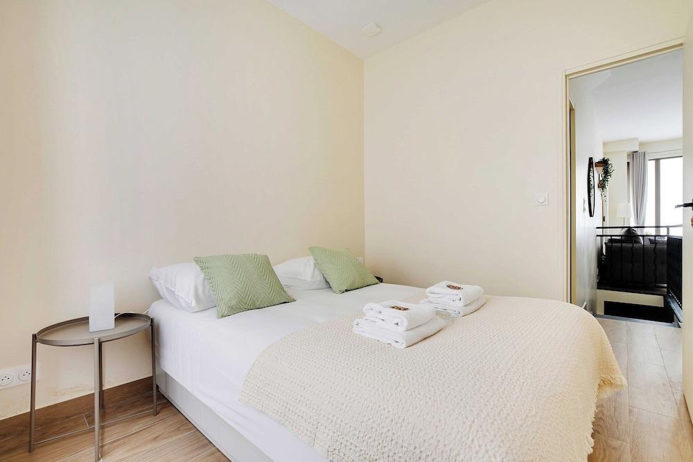 Charming Apartment - 2br/6p - Paris Center - Tap to explore photos
