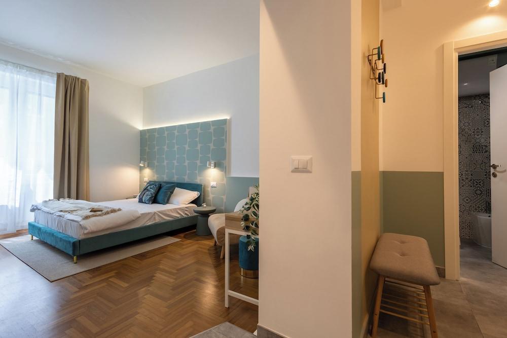 Cornelia Vatican Suites - Tap to explore photos