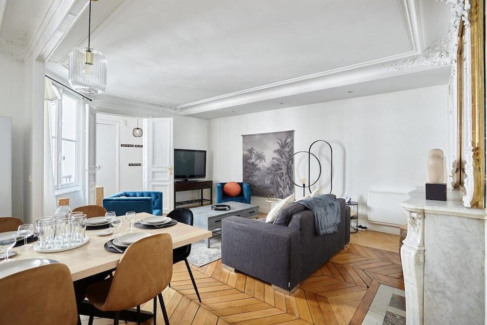 Sublime Appartement Champs Elysees - Tap to explore photos