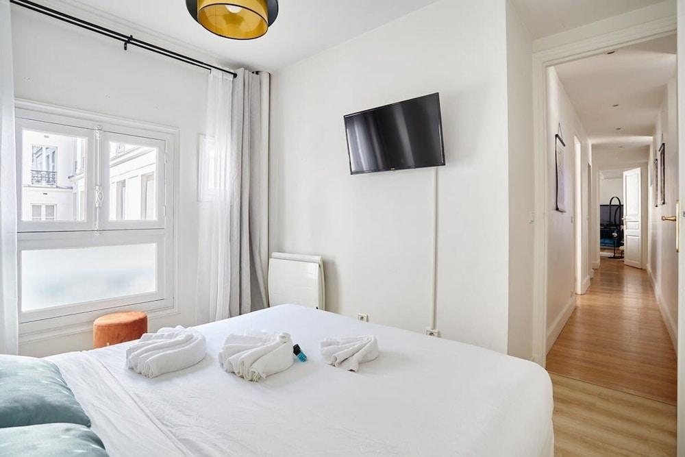 Sublime Appartement Champs Elysees - Tap to explore photos