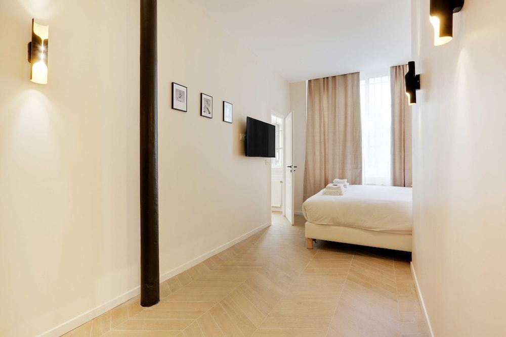 Chic Apartment - 3br/8p - Le Marais - Tap to explore photos