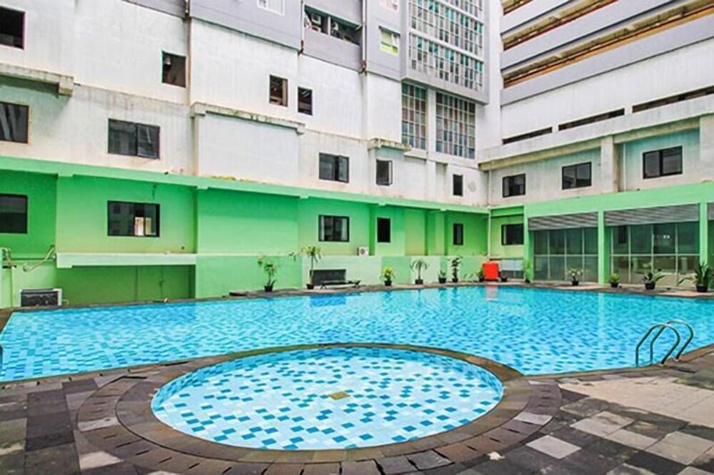 Stategic Studio Apartment at Menteng Square - Tap to explore photos