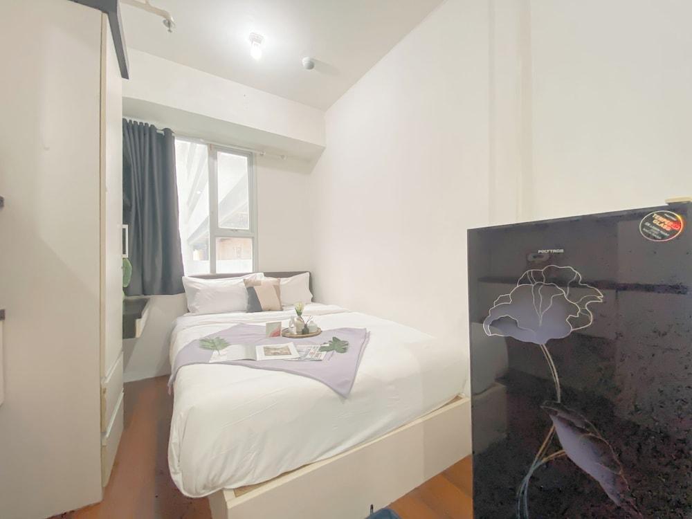 Stategic Studio Apartment at Menteng Square - Tap to explore photos