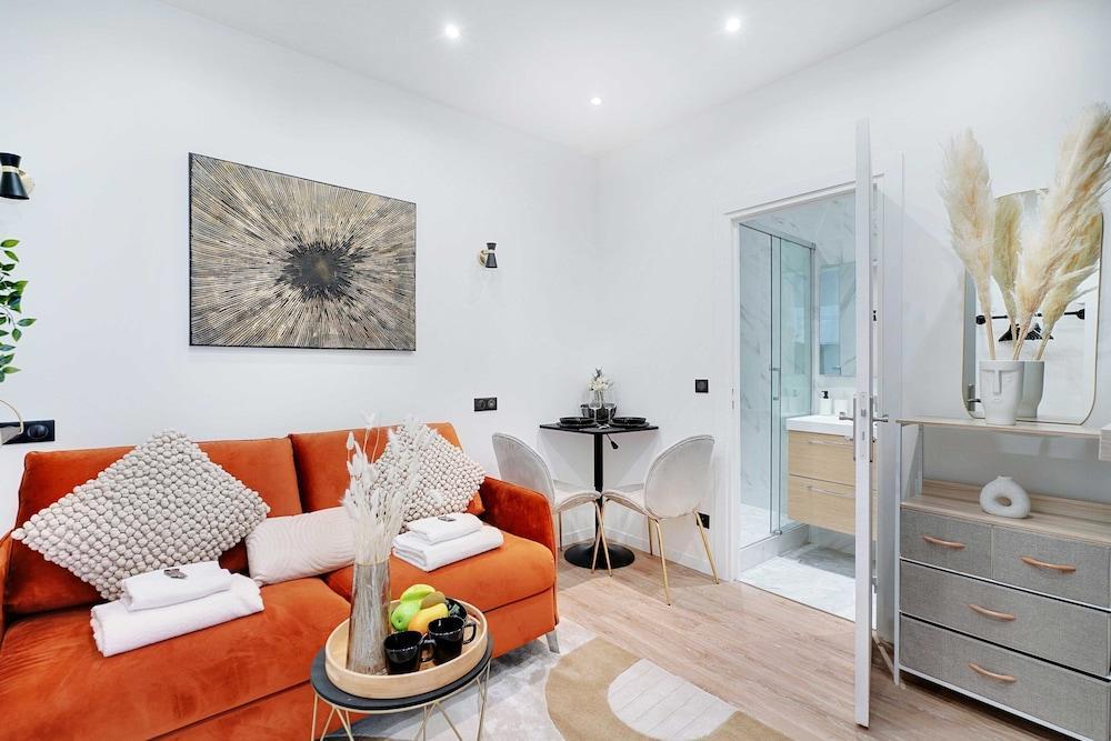 Elegant Studio - 2P - Place Pigalle - Tap to explore photos