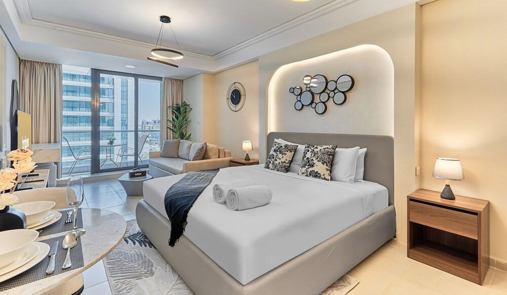 bnbme - Gold Crest Views 2 - STUDIO - Tap to explore photos